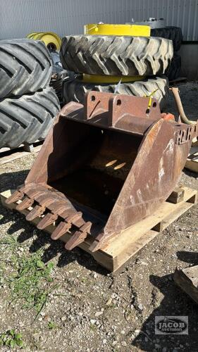 34IN HEAVY DUTY H&H BACKHOE BUCKET