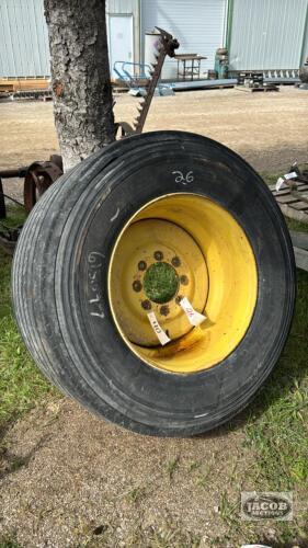 MICHELIN 445/50R 22.5 TIRE ON 8 BOLT RIM