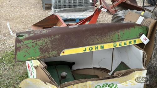 QUANTITY OF JOHN DEERE 1010 TRACTOR TIN WORK