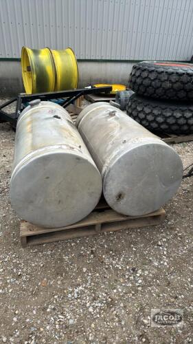 PAIR OF 53IN LONG ALUMINUM TRUCK TANKS