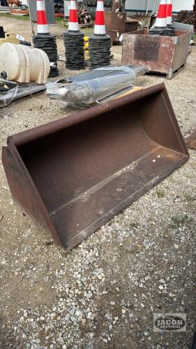 5FT MATERIAL BUCKET