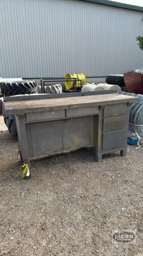 WOODEN WORK BENCH