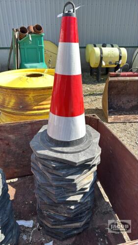 (20) 28IN SAFETY CONES