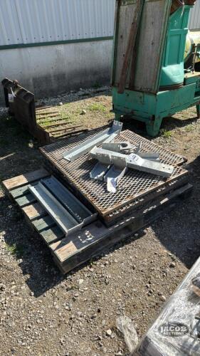 QUANTITY OF STEEL GRATING