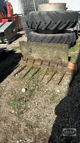 APPROX. 64IN MANURE BUCKET