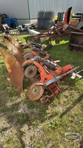 3 FURROW PLOW WITH PARTS