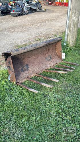 48IN MANURE BUCKET WITH FREY HOOKUP