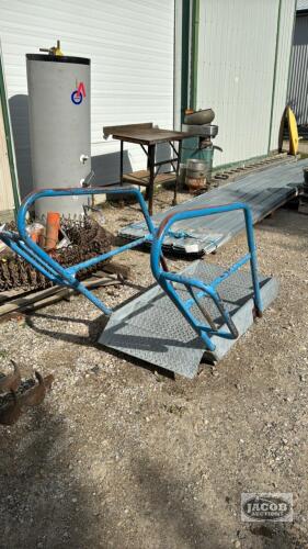 SET OF DIAMOND PLATE STAIRS WITH RAILING
