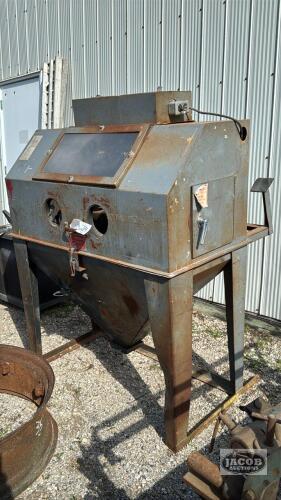 TRENCO SAND BLASTING CABINET