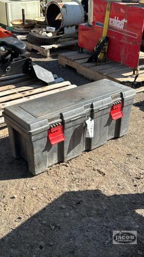 RUBBERMAID TOOL BOX WITH TRAILER HITCH ACCESSORIES