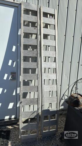 SET OF ALUMINUM ATV RAMPS