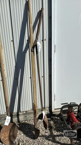 CLAM SHELL POST HOLE DIGGER