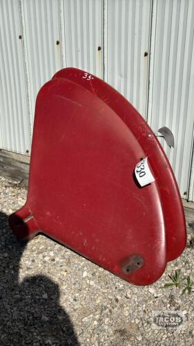 PAIR OF FENDERS OFF FARMALL H