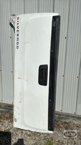 CHEVY TAILGATE