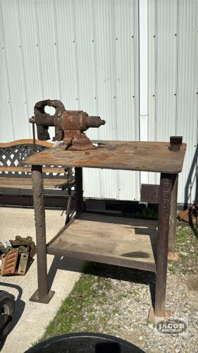 HEAVY STEEL WORK BENCH WITH HEAVY 6IN VICE