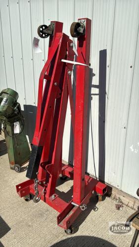 2 TON CHERRY PICKER