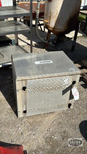 DIAMOND PLATE TRUCK BOX