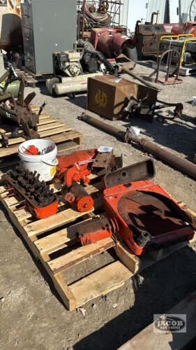 SKID OF ALLIS CHALMERS C PARTS