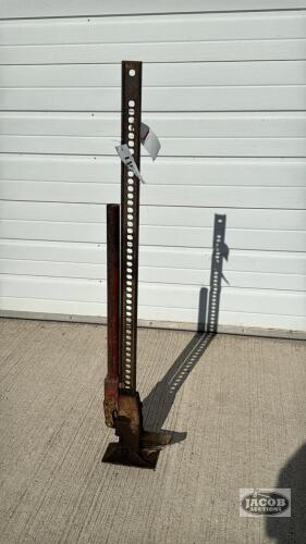 48IN HANDYMAN JACK