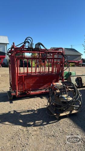 HYDRAULIC CATTLE CHUTE