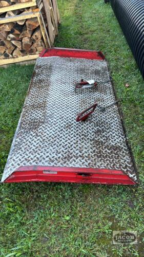 DIAMOND PLATE LOADING DOCK BRIDGE