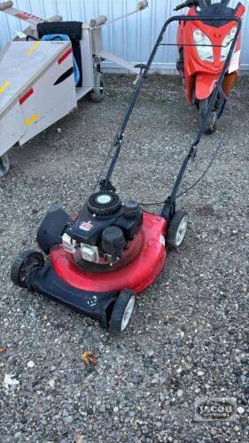 YARD MACHINES 21IN CUT PUSH MOWER