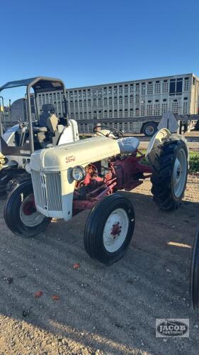 1952 FORD 8N GAS TRACTOR