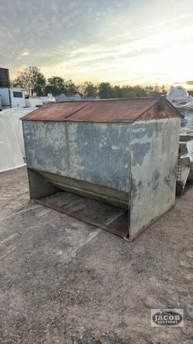 STEEL COVERED FEEDER