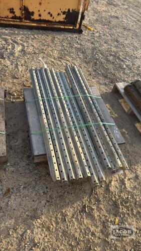 15 - STEEL 4FT POSTS