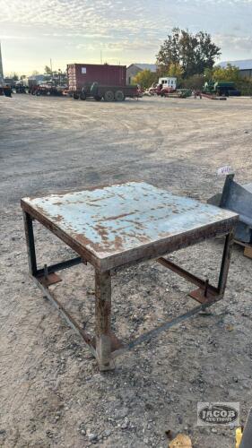 3FT X 3FT X 27IN STEEL BENCH