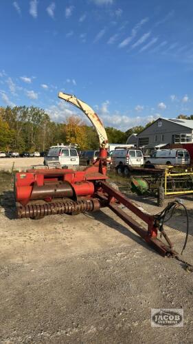 INTERNATIONAL 720 HARVESTER WITH HEADS