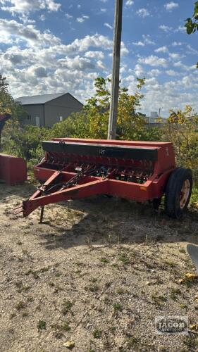 INTERNATIONAL 5100 SEED DRILL