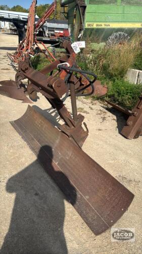 HEAVY 8FT 3PTH GRADER BLADE WITH HYD. SWING