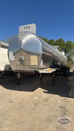 STAINLESS 5000 US GALLON TANDEM TANKER TRAILER
