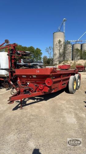 NEW HOLLAND 185 TANDEM MANURE SPREADER