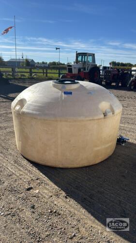 EQUINOX 1000 GALLON POLY TANK