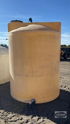 1600 GALLON POLY TANK