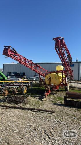 GREGSON 1000 GALLON SPRAYER WITH 90FT BOOM