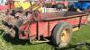 NEW HOLLAND 520 SINGLE AXLE MANURE SPREADER - 4