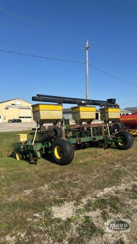 JOHN DEERE 6 ROW 3PTH VAC PLANTER