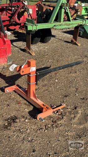 UNUSED WALCO 3PTH BALE SPEAR