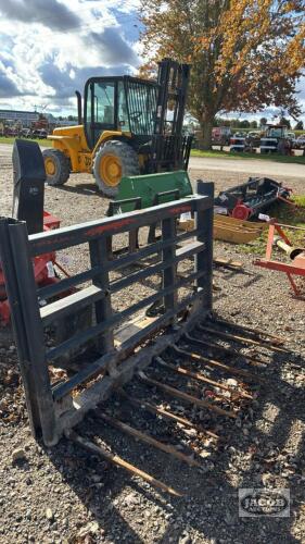 SHOPBILT 5.5FT 9-PRONG MANURE BUCKET