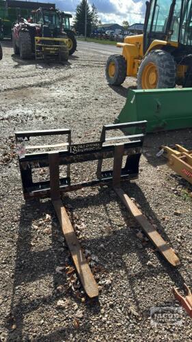 SET OF HLA 42IN PALLET FORKS