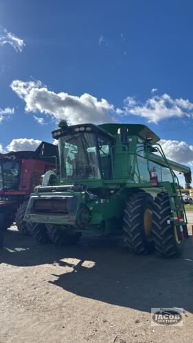 JOHN DEERE 9870 STS PRWD COMBINE