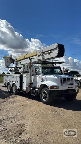 1993 INTERNATIONAL DIESEL TANDEM BUCKET TRUCK