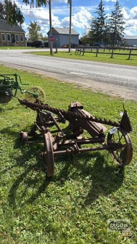 JOHN DEERE 7FT ANTIQUE SICKLE MOWER