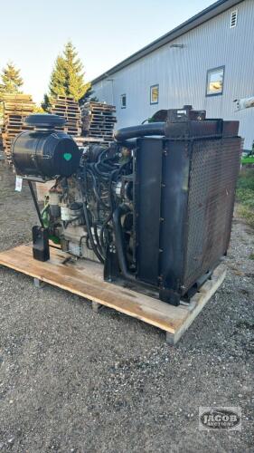 JOHN DEERE 8.1L DIESEL ENGINE