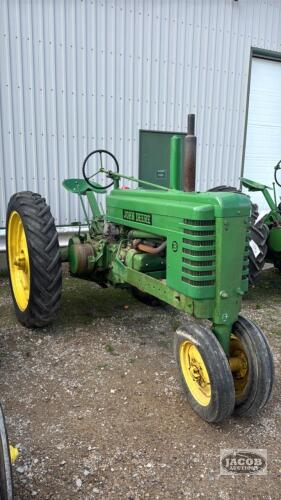 1945 JOHN DEERE B ALL FUEL HANDSTART TRACTOR
