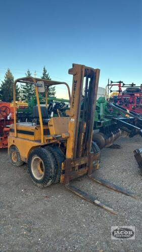 SEE NOTE: MOBILIFT GAS FORKLIFT