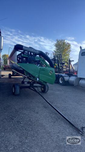 JOHN DEERE 635F FLEX HEAD AND CART